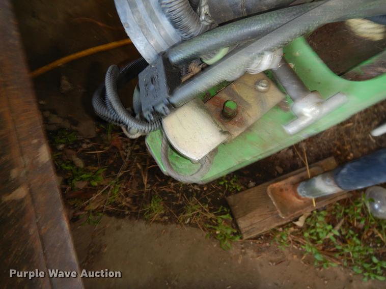 image for item FH9369 2008 John Deere 568 round baler