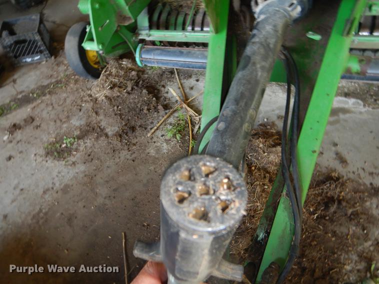 image for item FH9369 2008 John Deere 568 round baler