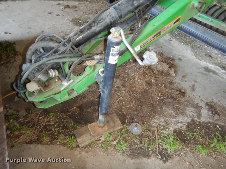 image for item FH9369 2008 John Deere 568 round baler