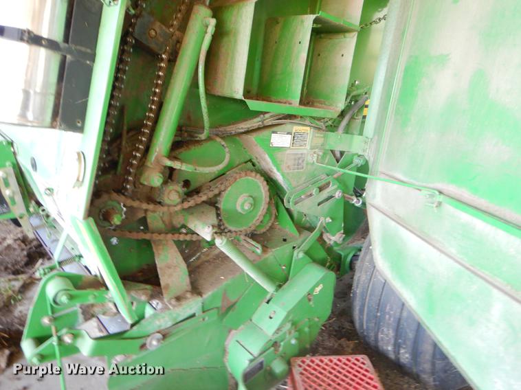 image for item FH9369 2008 John Deere 568 round baler