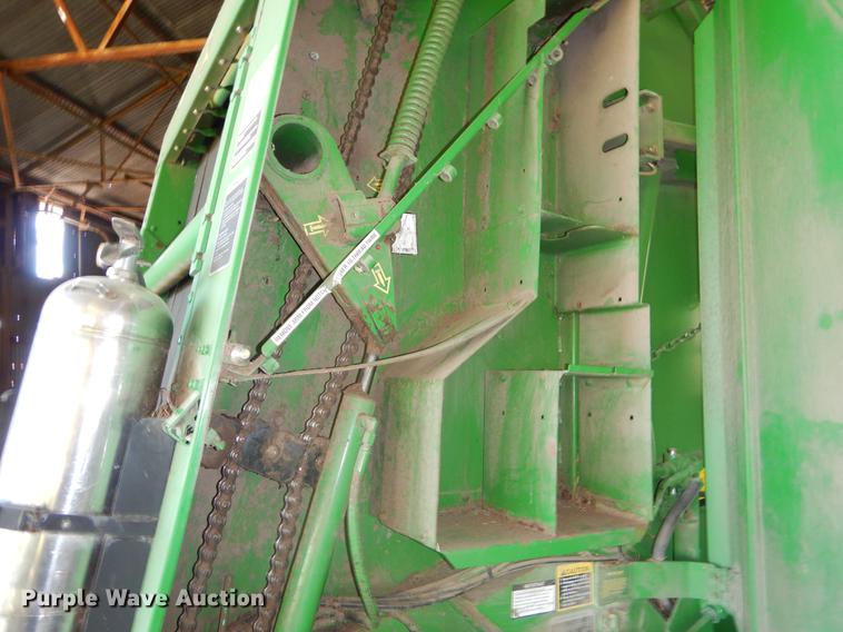 image for item FH9369 2008 John Deere 568 round baler
