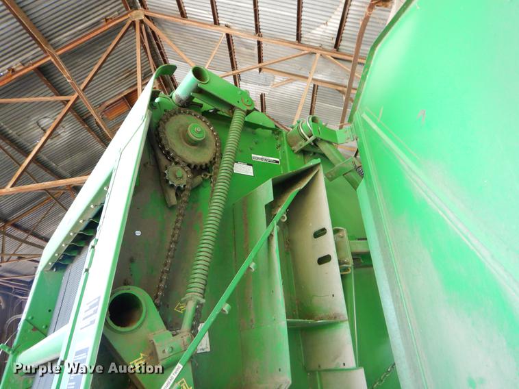 image for item FH9369 2008 John Deere 568 round baler