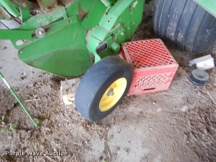 image for item FH9369 2008 John Deere 568 round baler