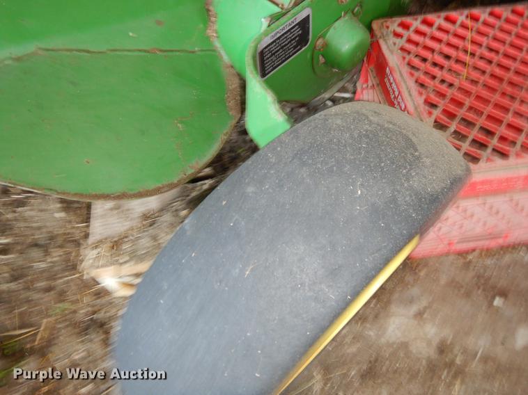 image for item FH9369 2008 John Deere 568 round baler