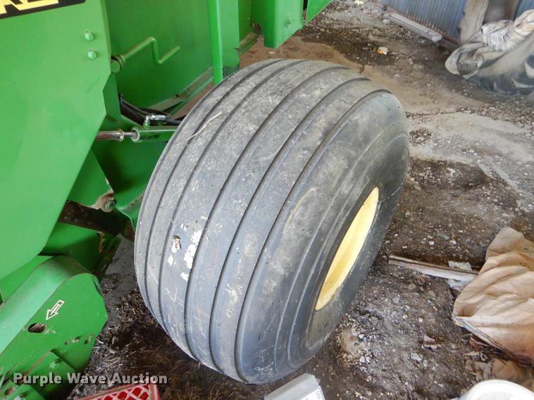 image for item FH9369 2008 John Deere 568 round baler