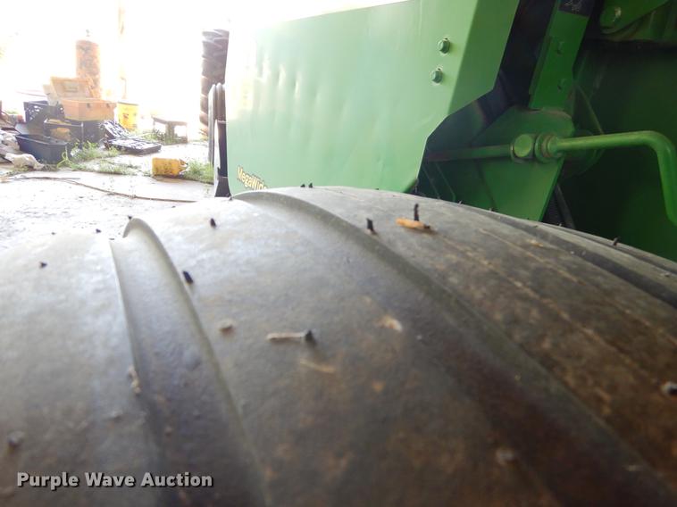 image for item FH9369 2008 John Deere 568 round baler