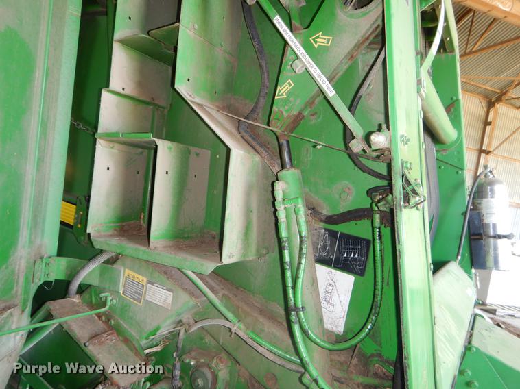 image for item FH9369 2008 John Deere 568 round baler