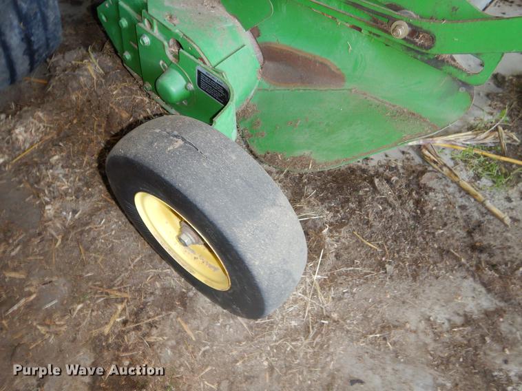 image for item FH9369 2008 John Deere 568 round baler