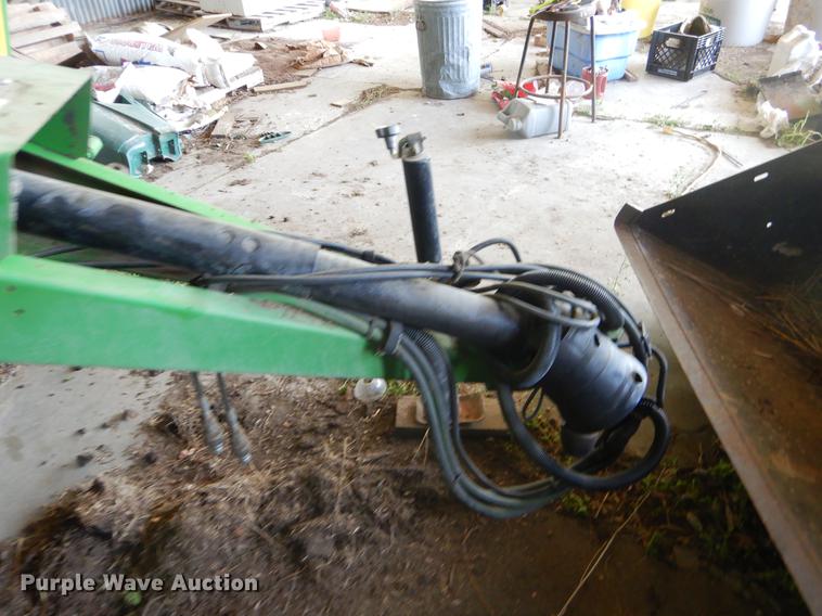 image for item FH9369 2008 John Deere 568 round baler