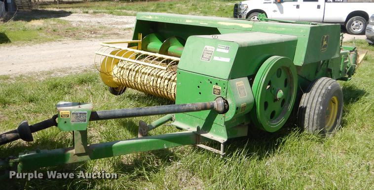 image for item FH9378 1979 John Deere 346 small square baler
