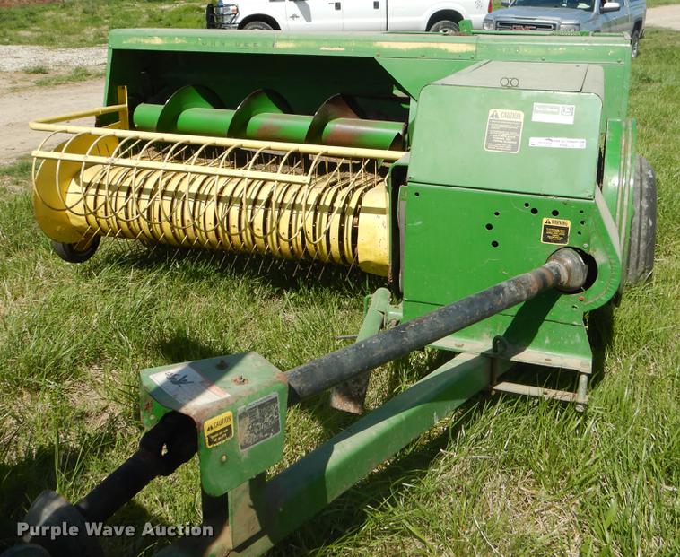 image for item FH9378 1979 John Deere 346 small square baler