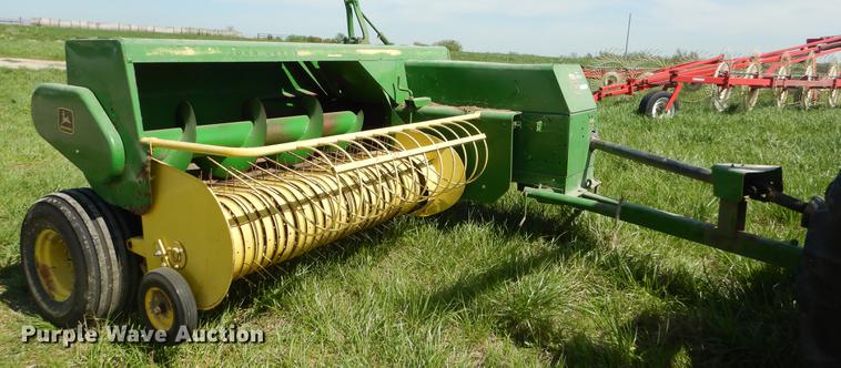 image for item FH9378 1979 John Deere 346 small square baler