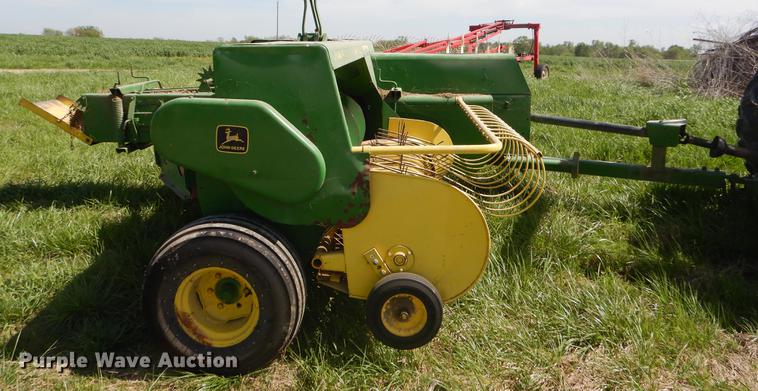 image for item FH9378 1979 John Deere 346 small square baler