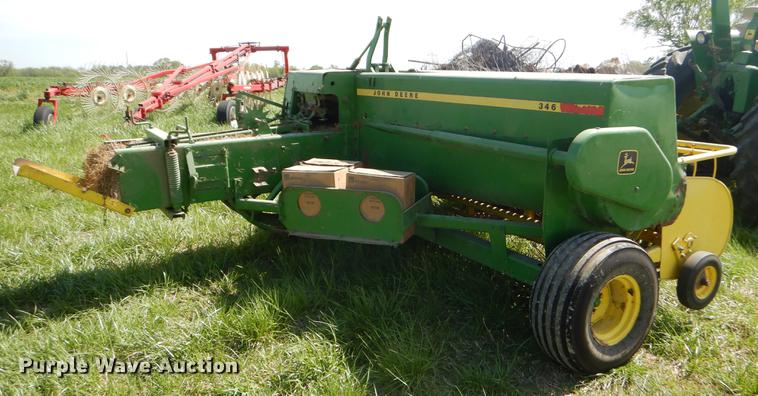 image for item FH9378 1979 John Deere 346 small square baler