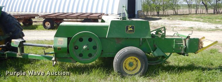 image for item FH9378 1979 John Deere 346 small square baler