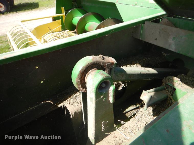image for item FH9378 1979 John Deere 346 small square baler