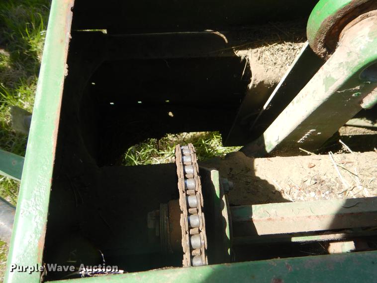 image for item FH9378 1979 John Deere 346 small square baler