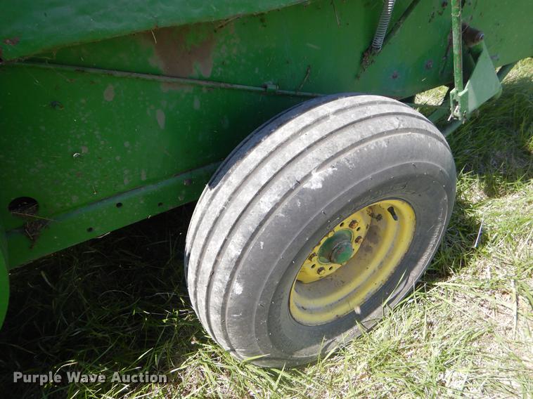 image for item FH9378 1979 John Deere 346 small square baler