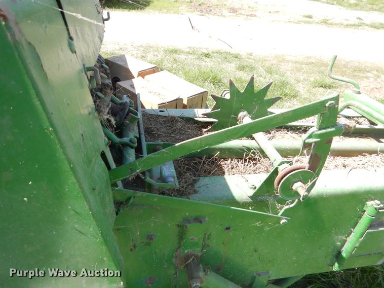 image for item FH9378 1979 John Deere 346 small square baler