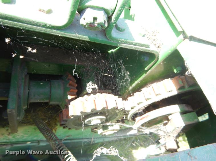 image for item FH9378 1979 John Deere 346 small square baler