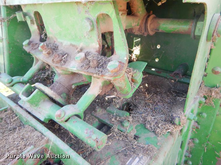image for item FH9378 1979 John Deere 346 small square baler