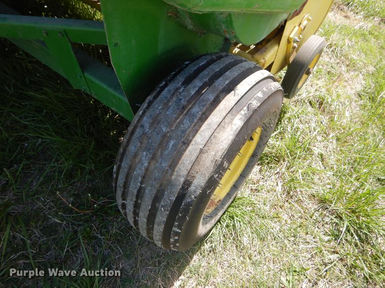 image for item FH9378 1979 John Deere 346 small square baler