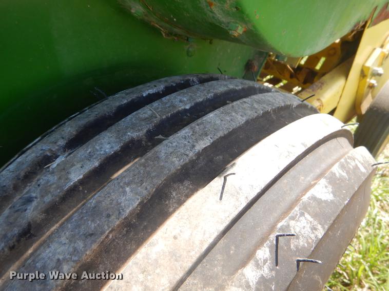 image for item FH9378 1979 John Deere 346 small square baler