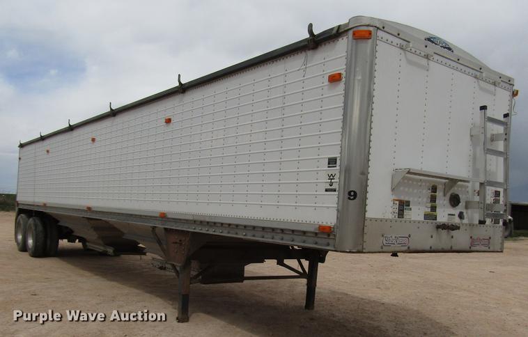 image for item FJ9648 2005 Wilson Pace Setter double hopper bottom grain trailer