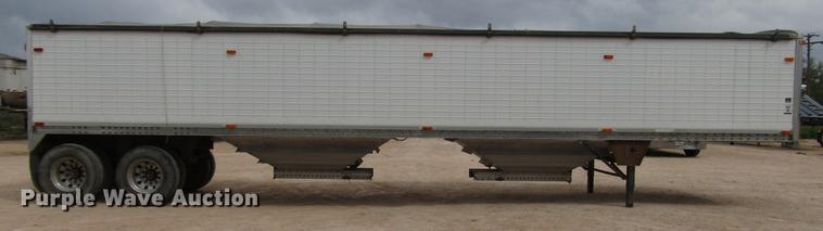 image for item FJ9648 2005 Wilson Pace Setter double hopper bottom grain trailer