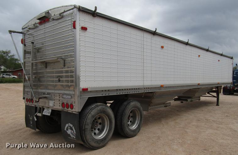 image for item FJ9648 2005 Wilson Pace Setter double hopper bottom grain trailer