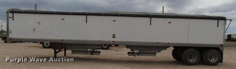 image for item FJ9648 2005 Wilson Pace Setter double hopper bottom grain trailer