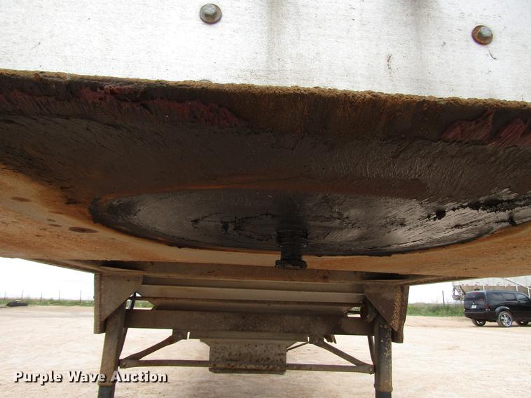 image for item FJ9648 2005 Wilson Pace Setter double hopper bottom grain trailer