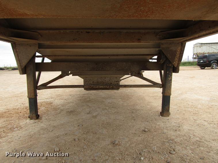 image for item FJ9648 2005 Wilson Pace Setter double hopper bottom grain trailer