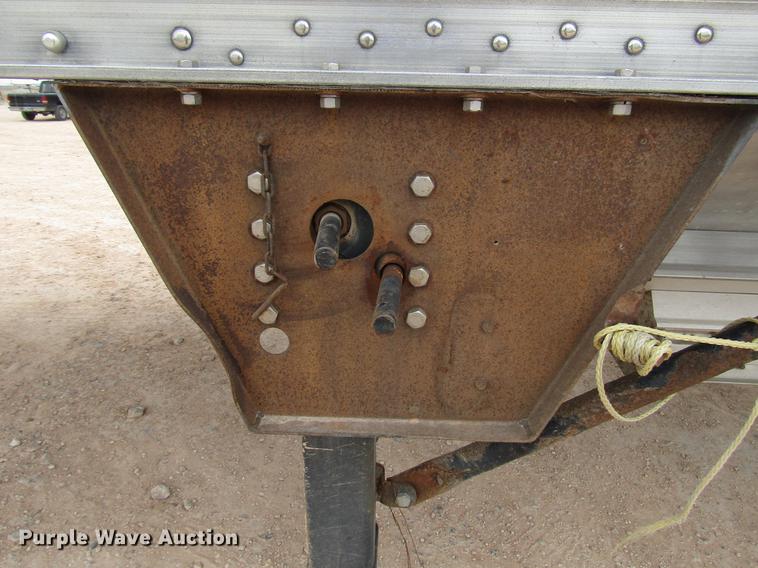 image for item FJ9648 2005 Wilson Pace Setter double hopper bottom grain trailer