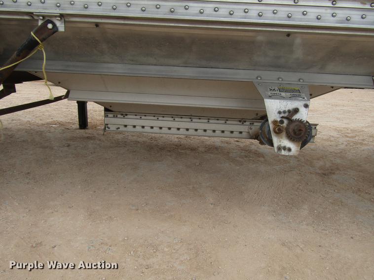 image for item FJ9648 2005 Wilson Pace Setter double hopper bottom grain trailer