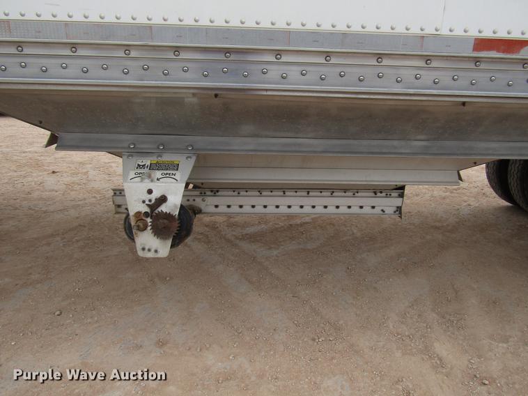image for item FJ9648 2005 Wilson Pace Setter double hopper bottom grain trailer