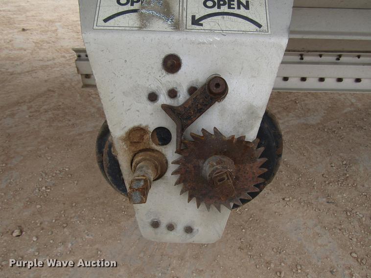 image for item FJ9648 2005 Wilson Pace Setter double hopper bottom grain trailer