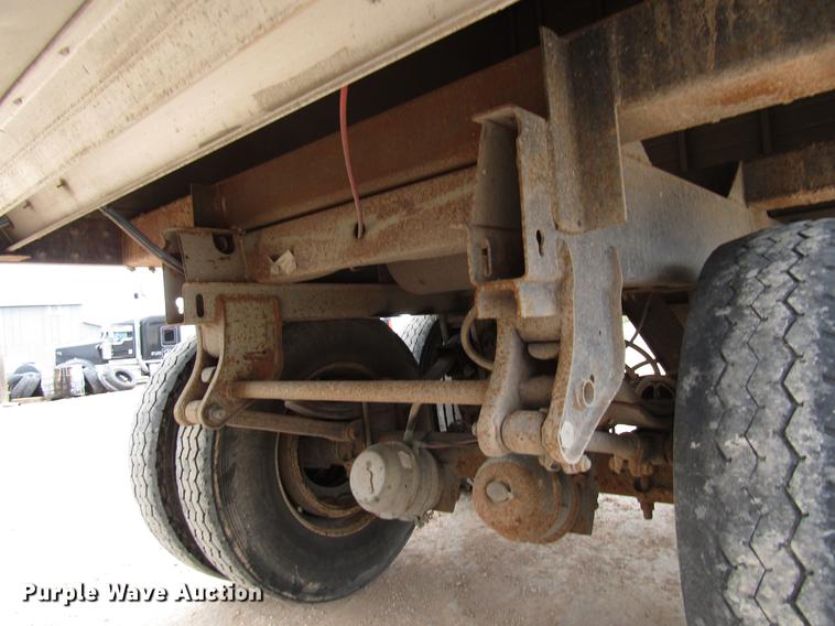 image for item FJ9648 2005 Wilson Pace Setter double hopper bottom grain trailer