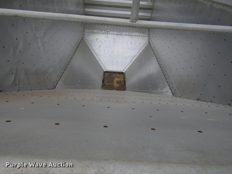 image for item FJ9648 2005 Wilson Pace Setter double hopper bottom grain trailer