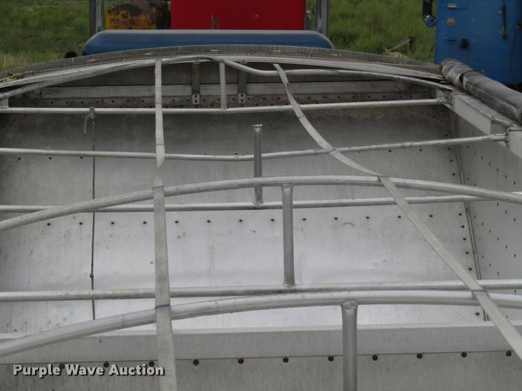 image for item FJ9648 2005 Wilson Pace Setter double hopper bottom grain trailer