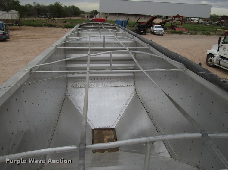 image for item FJ9648 2005 Wilson Pace Setter double hopper bottom grain trailer