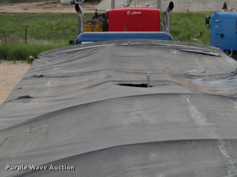 image for item FJ9648 2005 Wilson Pace Setter double hopper bottom grain trailer