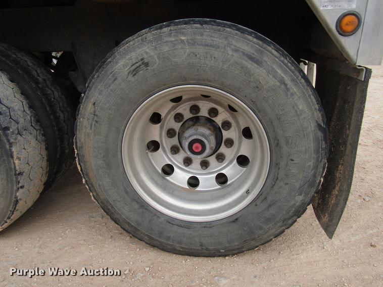 image for item FJ9648 2005 Wilson Pace Setter double hopper bottom grain trailer