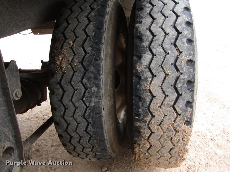 image for item FJ9648 2005 Wilson Pace Setter double hopper bottom grain trailer