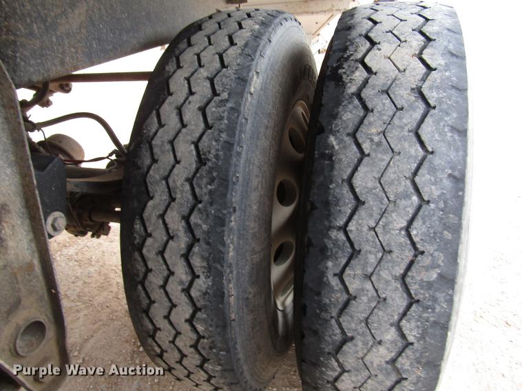 image for item FJ9648 2005 Wilson Pace Setter double hopper bottom grain trailer