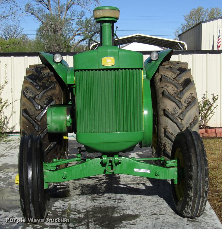 image for item FJ9668 John Deere 820 tractor