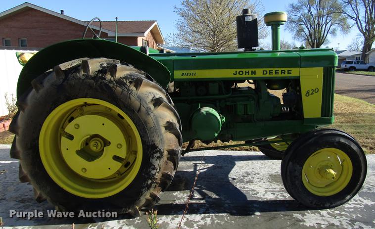 image for item FJ9668 John Deere 820 tractor