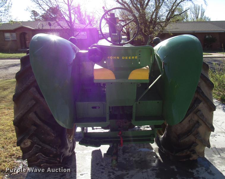 image for item FJ9668 John Deere 820 tractor