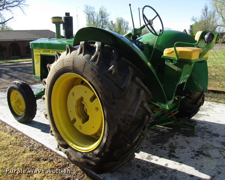 image for item FJ9668 John Deere 820 tractor
