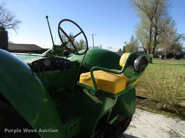 image for item FJ9668 John Deere 820 tractor